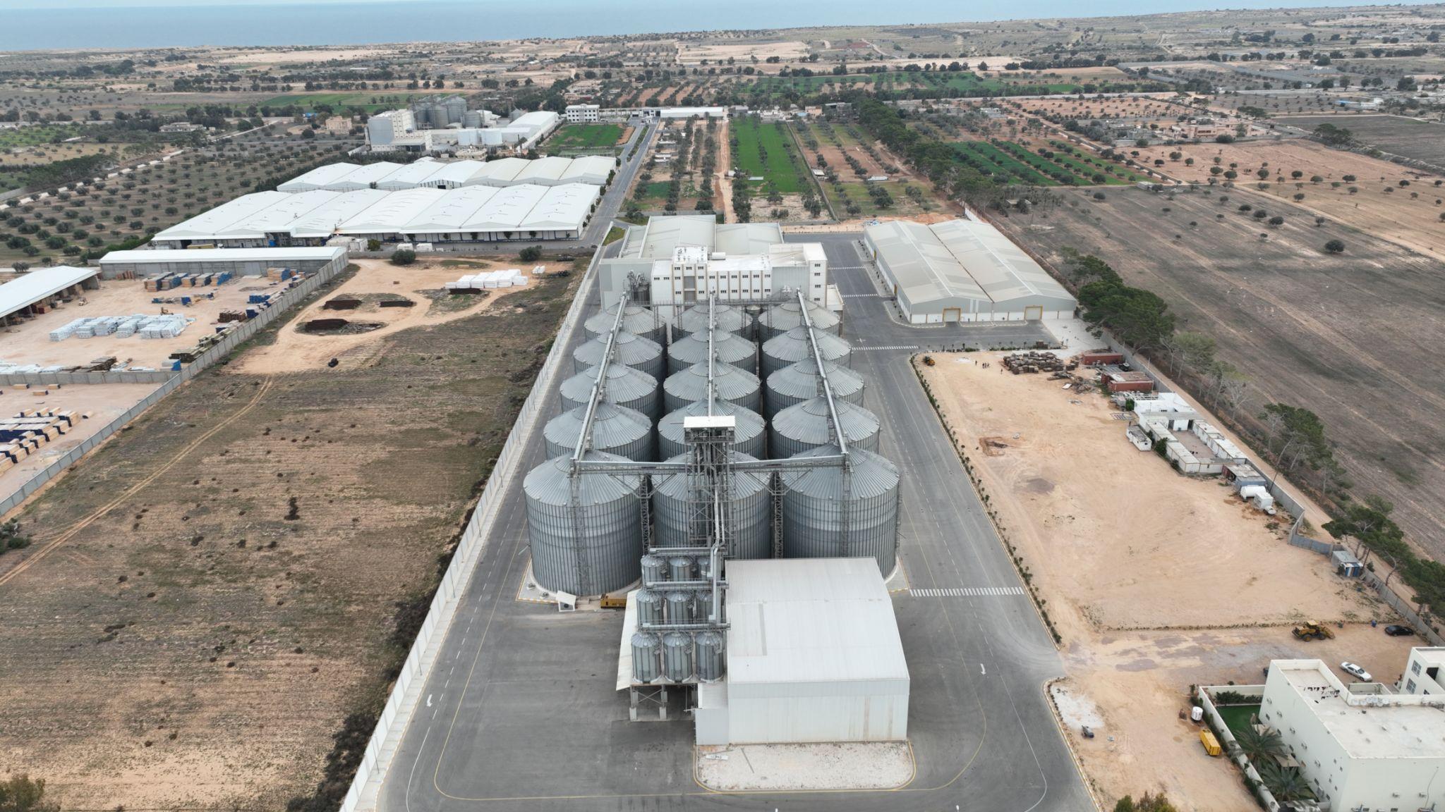 Large-scale wholesale agricultural commodity storage